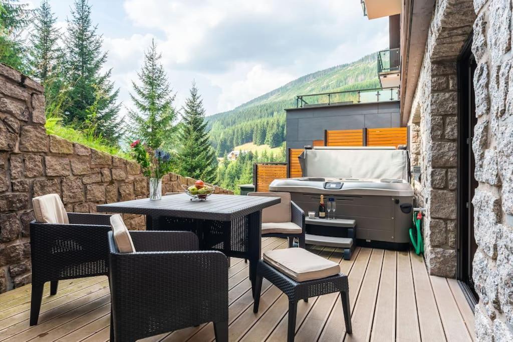 Apartment Adelka 104, Private Wellness - Whirlpool, Sauna, Parking Špindlerŭv Mlýn Extérieur photo